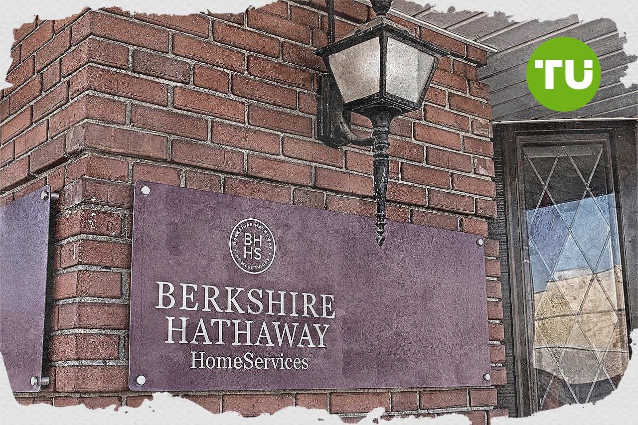 BRK.B price news: Berkshire Hathaway steadies as technical indicators show  mixed momentum signals