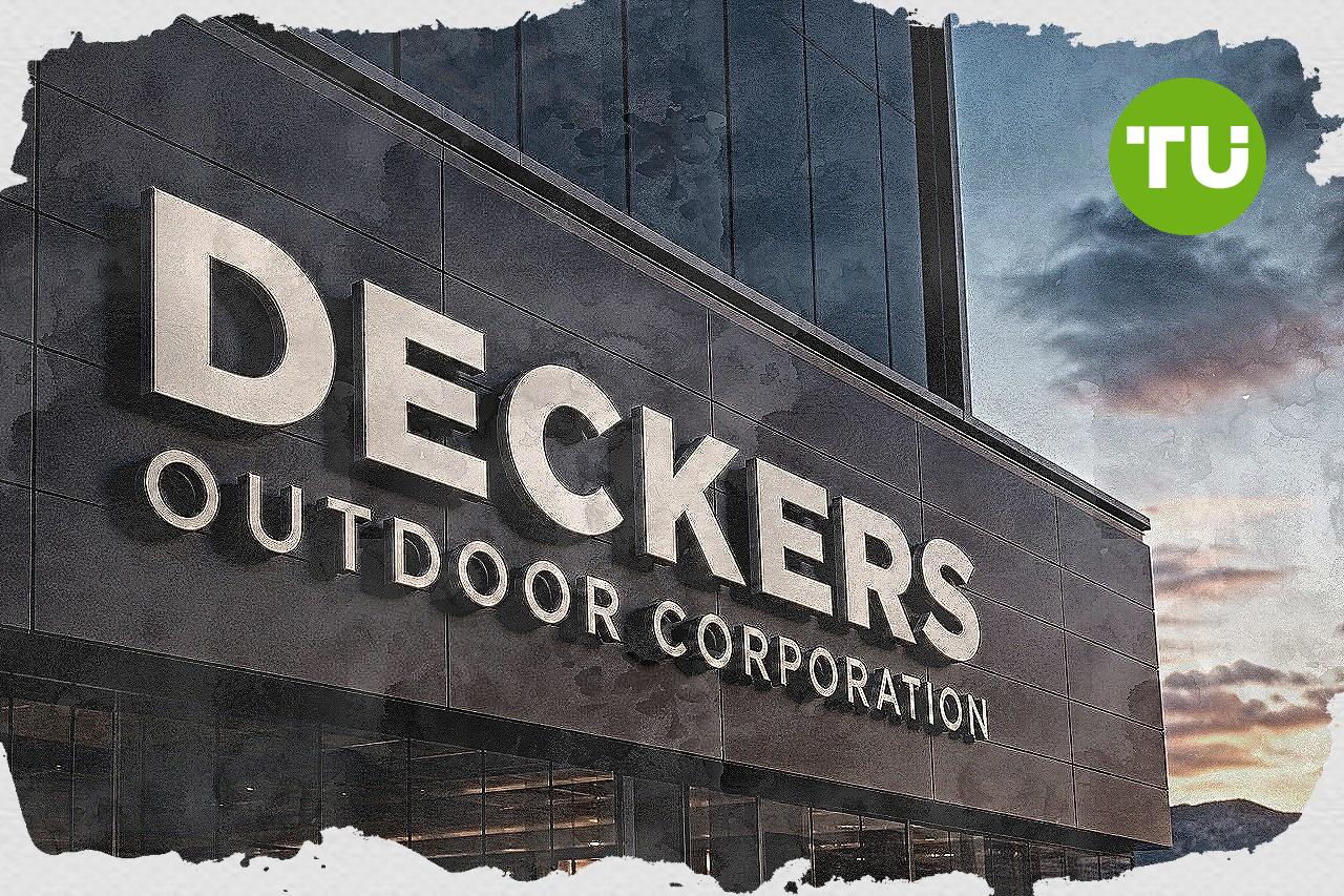 Deckers Outdoor stock drops 2.94% as price remains below key moving averages