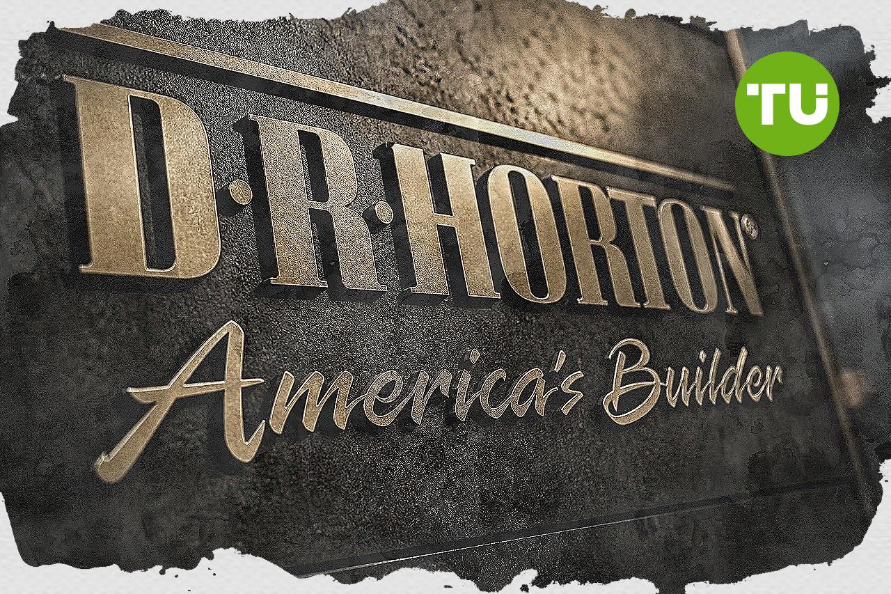 DR Horton shares drop more than 3% after downside gap and persistent selling pressure