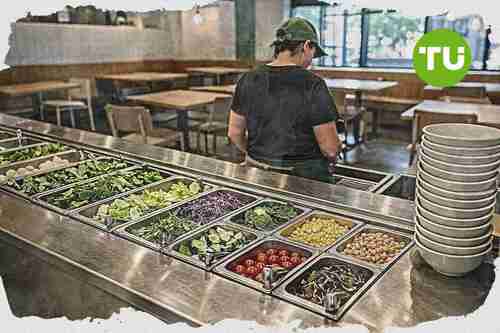 Sweetgreen cuts outlook as cyclospora fears weigh on traffic