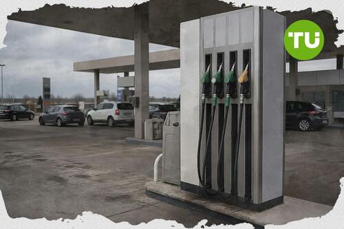 France maintient la pression sur les prix du carburant, Macron n'exclut pas une baisse des taxes