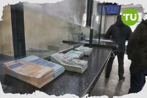 Złoty traci wobec euro i dolara, presja kursowa zwiększa ryzyko dla inflacji