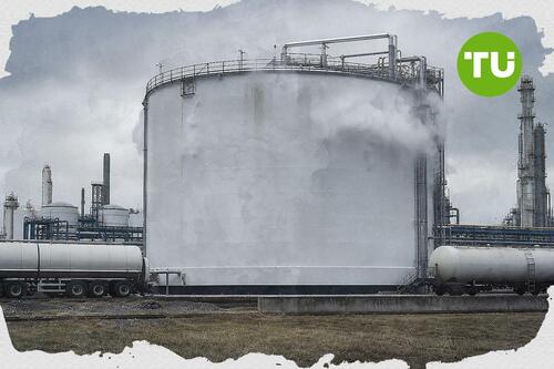 Euro faces pressure from energy costs and European political risks