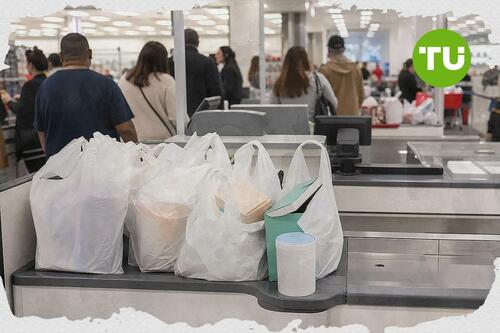 U.S. personal income rises in August as consumer spending accelerates