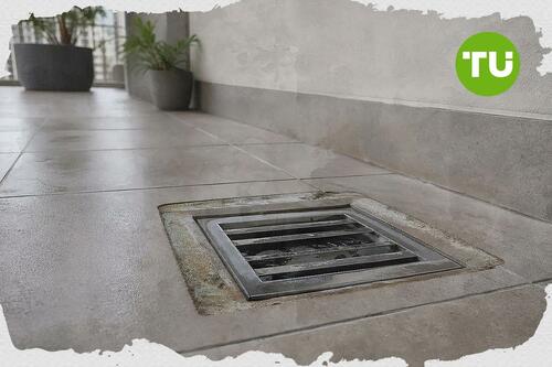 המפקחת על המקרקעין דחתה תביעת נזילות בין שכנים וחייבה את התובעת בהוצאות