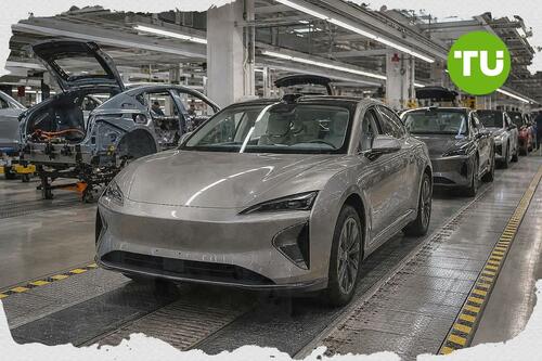 EU:n sähkö- ja hybridiautojen kauppa kasvaa vuonna 2025 tuotannon arvon noustessa