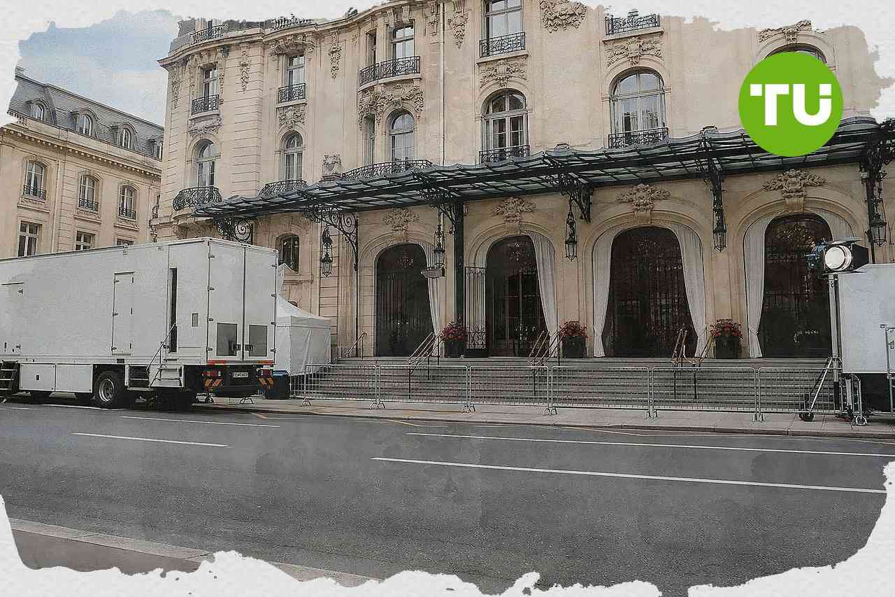 אלרוב נהנית מצילומי "הלוטוס הלבן" במלון לוטסיה בפריז