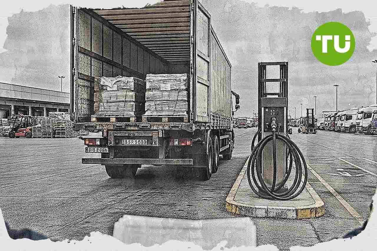 Transportes acuerda elevar el peso del carburante en las tarifas del transporte de mercancías
