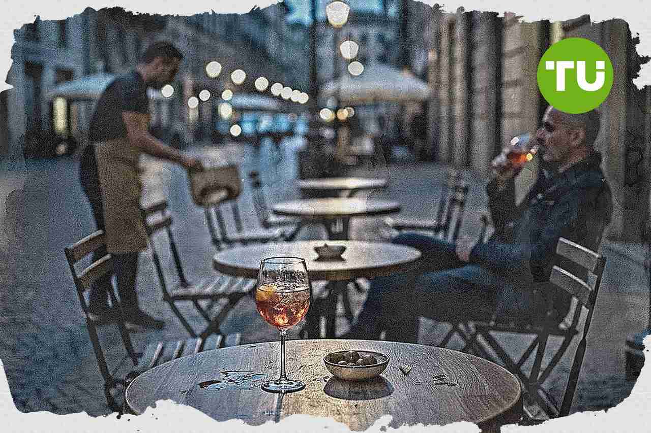 Consumi fuori casa, mercato a 102 miliardi mentre cala la spesa per aperitivi