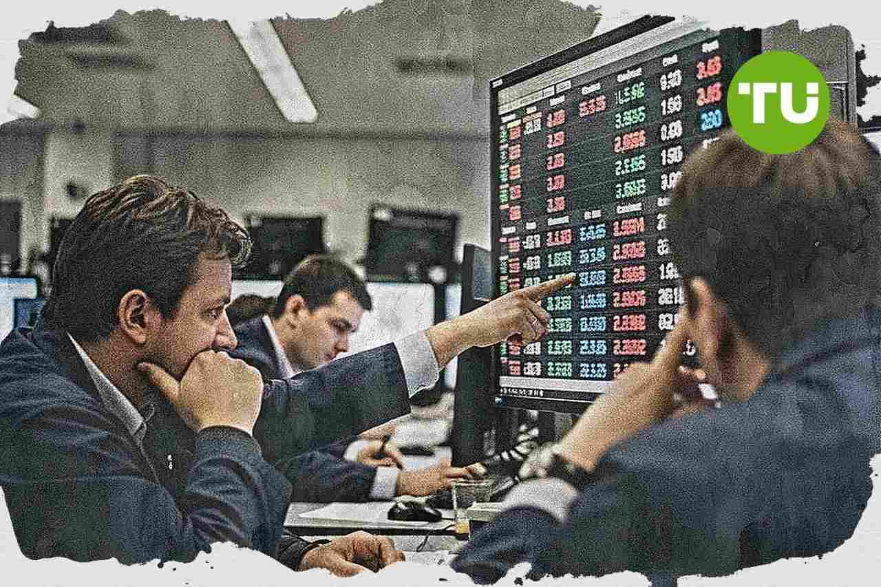 A forint csúcsközeli szinten erősödik, a piac a kormányzati és geopolitikai kockázatokat figyeli