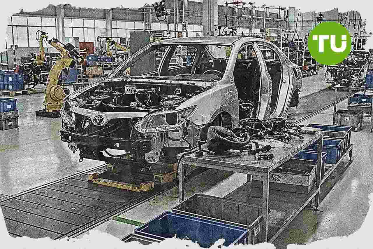 トヨタ、自動車事業の利益見通しを下方示唆 2027年3月期純利益は22%減へ