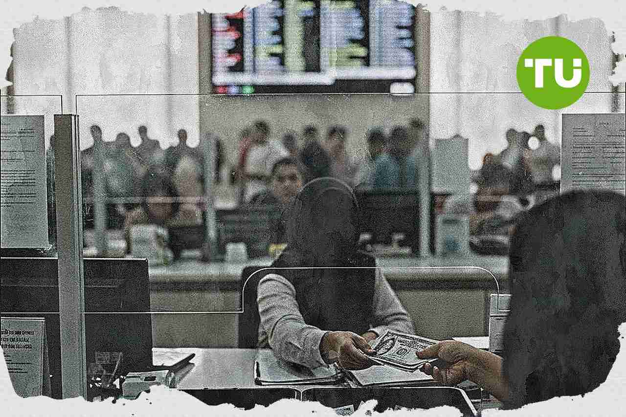 Bank-bank di Indonesia perlebar spread kurs dolar AS saat rupiah berfluktuasi