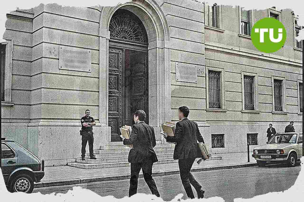 PASOK intensifica disputa política con el gobierno por acusaciones sobre ética y publicaciones