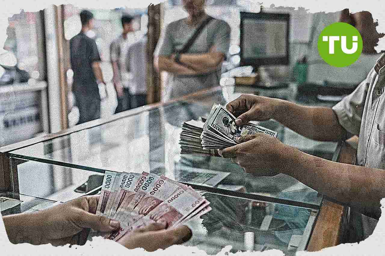 Rupiah melemah ke Rp17.600 per U.S. dollar di tengah tekanan geopolitik dan penguatan dolar