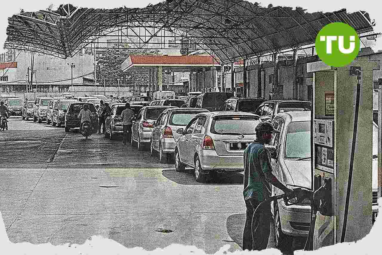 Rupiah tembus Rp17.600 per U.S. dollar, tekanan energi dan suku bunga membebani pasar Indonesia