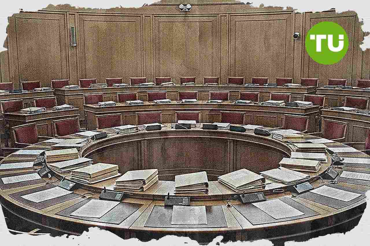 Atenas impulsa agenda de modernización municipal con foco en turismo, digitalización e infraestructuras