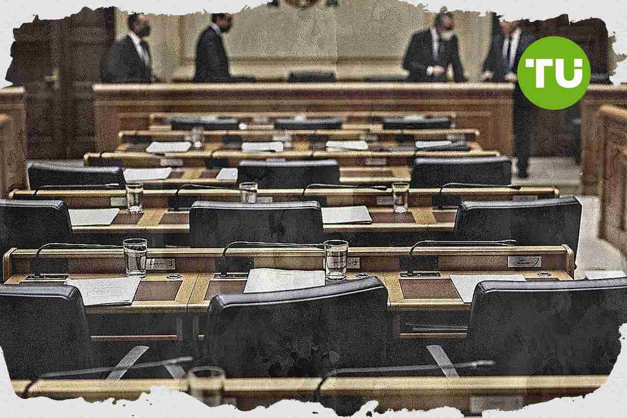 Vox gains leverage in Andalusia coalition talks after PP loses majority