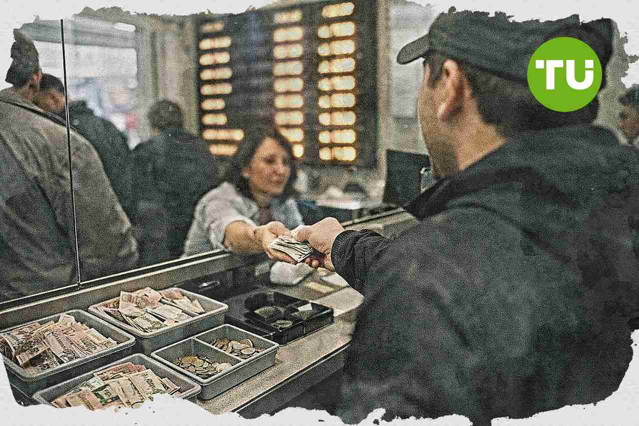 A forint ötéves csúcs közelében erősödik, a dollár is gyengül a globális devizapiacon