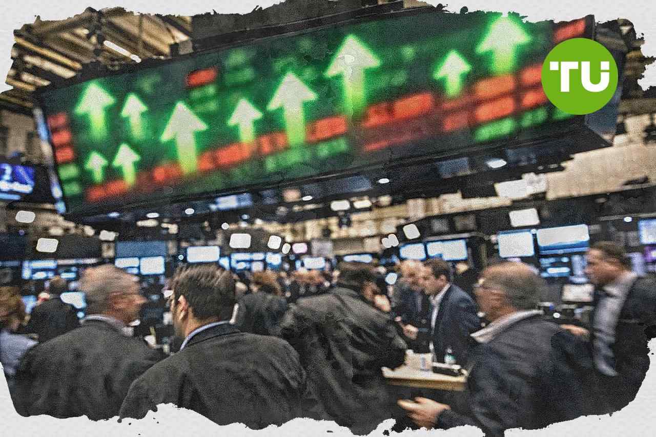 Wall Street stocks extend rally as jobs data, earnings steer next session
