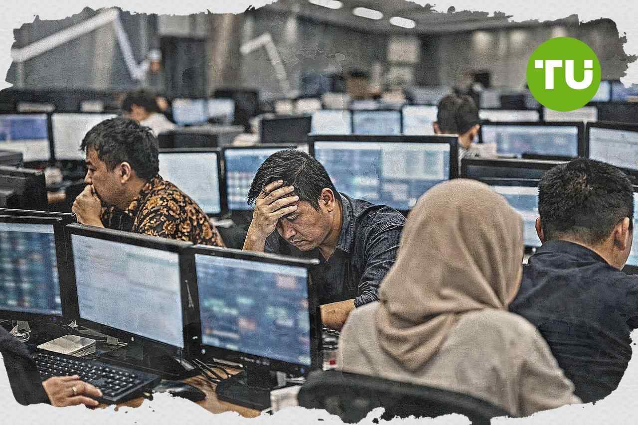 IHSG jatuh lebih dari 4 persen dalam perdagangan siang di Jakarta