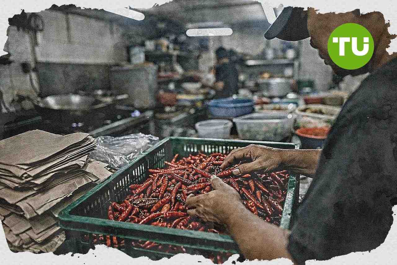 Pedagang warteg Bekasi tekan biaya operasi saat harga bahan pokok naik