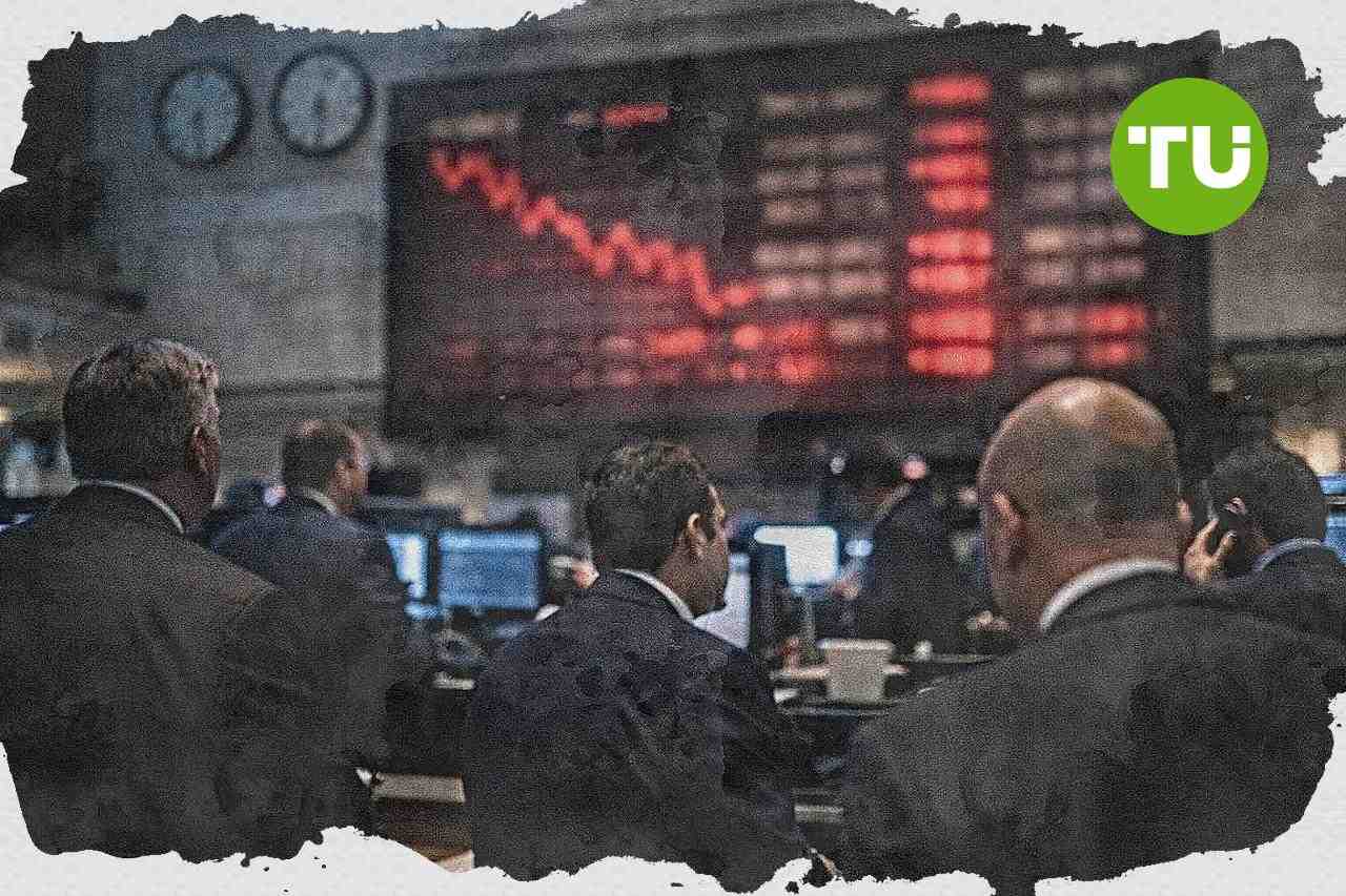 U.S. stock futures fall as Broadcom drop weighs on chip sector