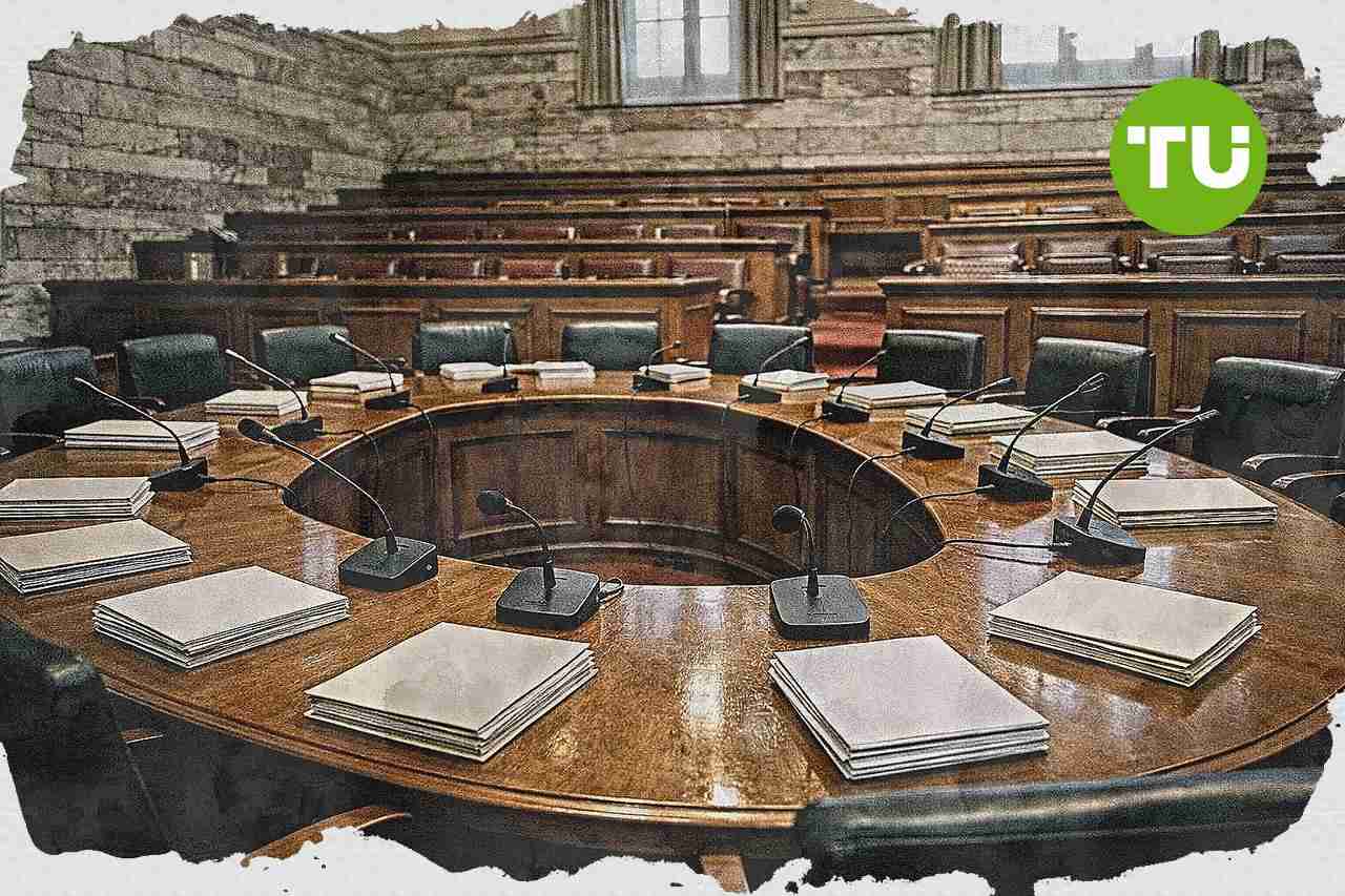 La comisión de revisión constitucional fija un plazo de dos meses para presentar su informe en Grecia