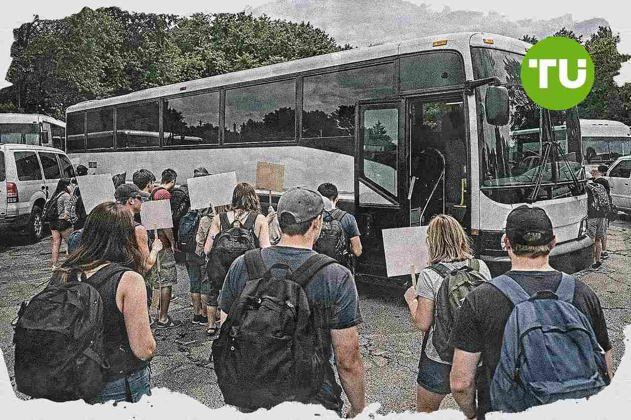 BEM UI kerahkan bus dan angkot untuk aksi Bundaran HI