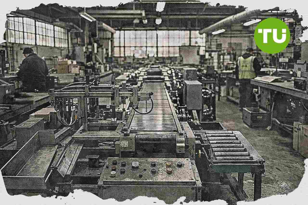 UK economy contracts in April as services and production weaken