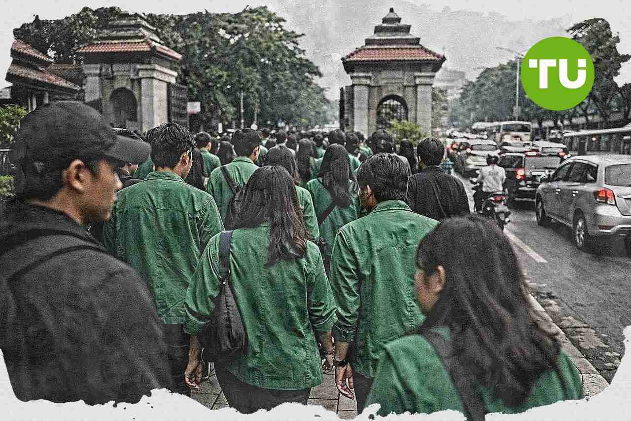 Mahasiswa UNJ gelar aksi tuntut penurunan harga BBM di Jakarta Timur
