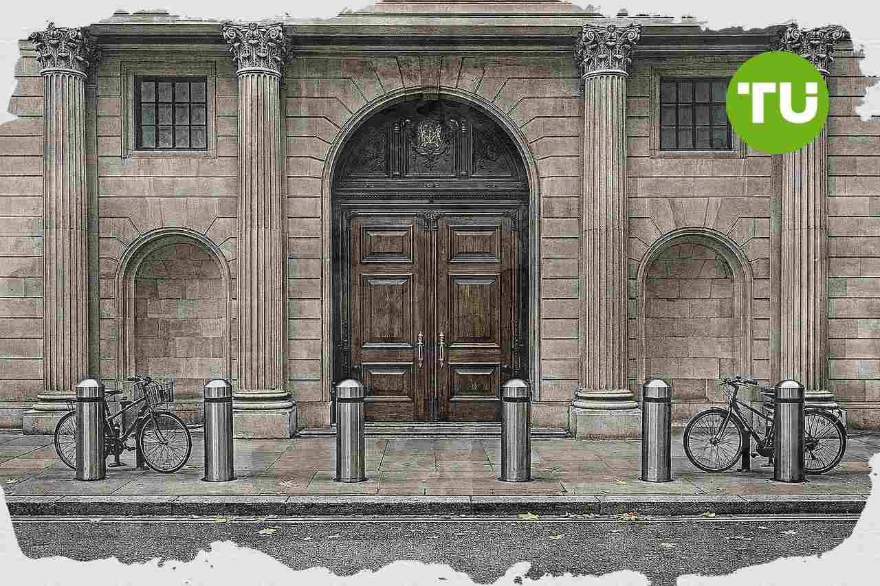 Bank of England seen holding rates as inflation risks keep hike bets alive