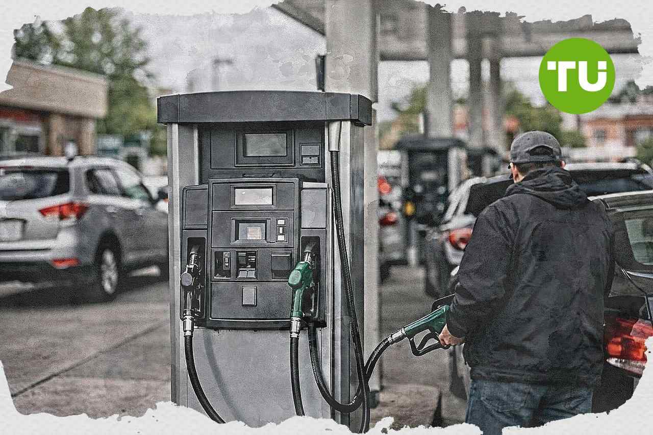 U.S. gas prices extend three-week decline as oil eases, but pump costs remain elevated