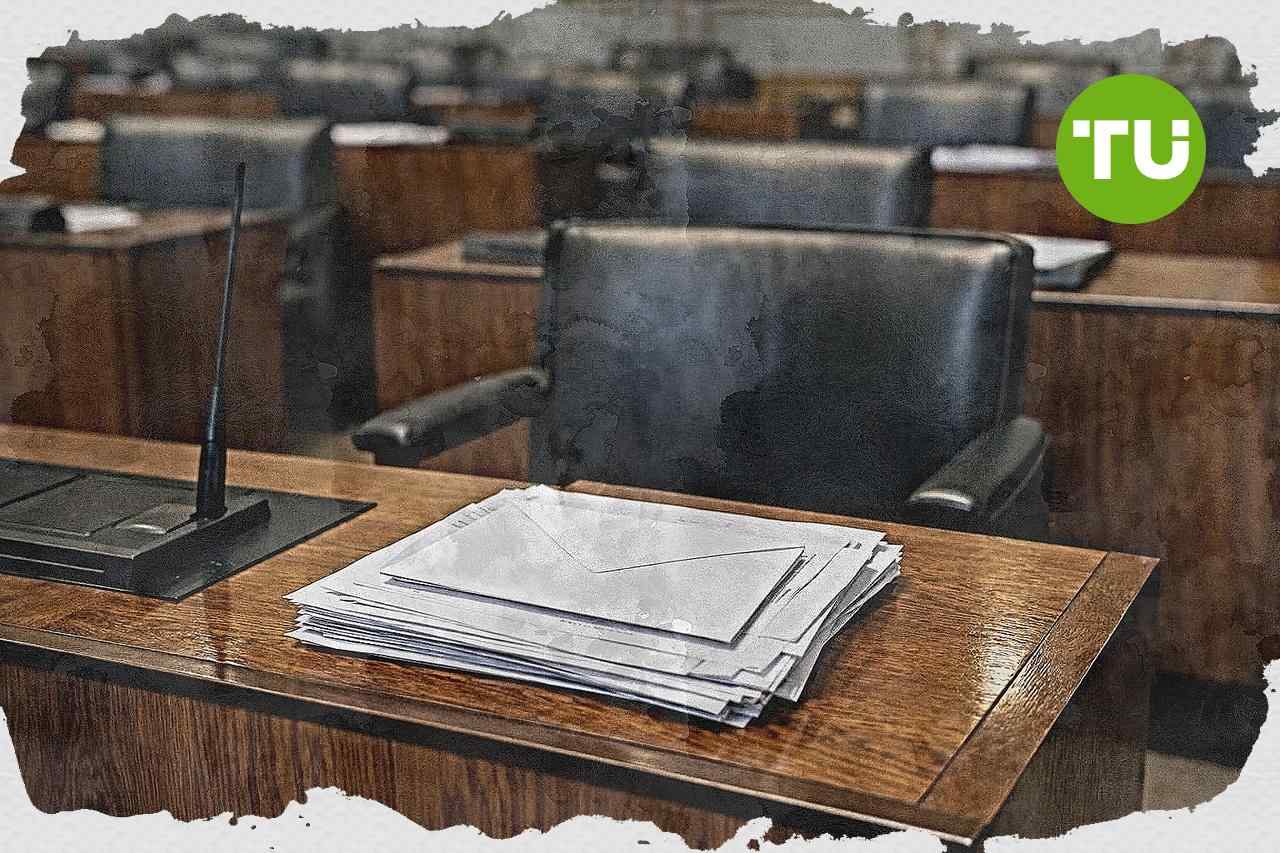Eduskunta arvioi Sofia Virran poissaolojen palkkiovaikutuksia