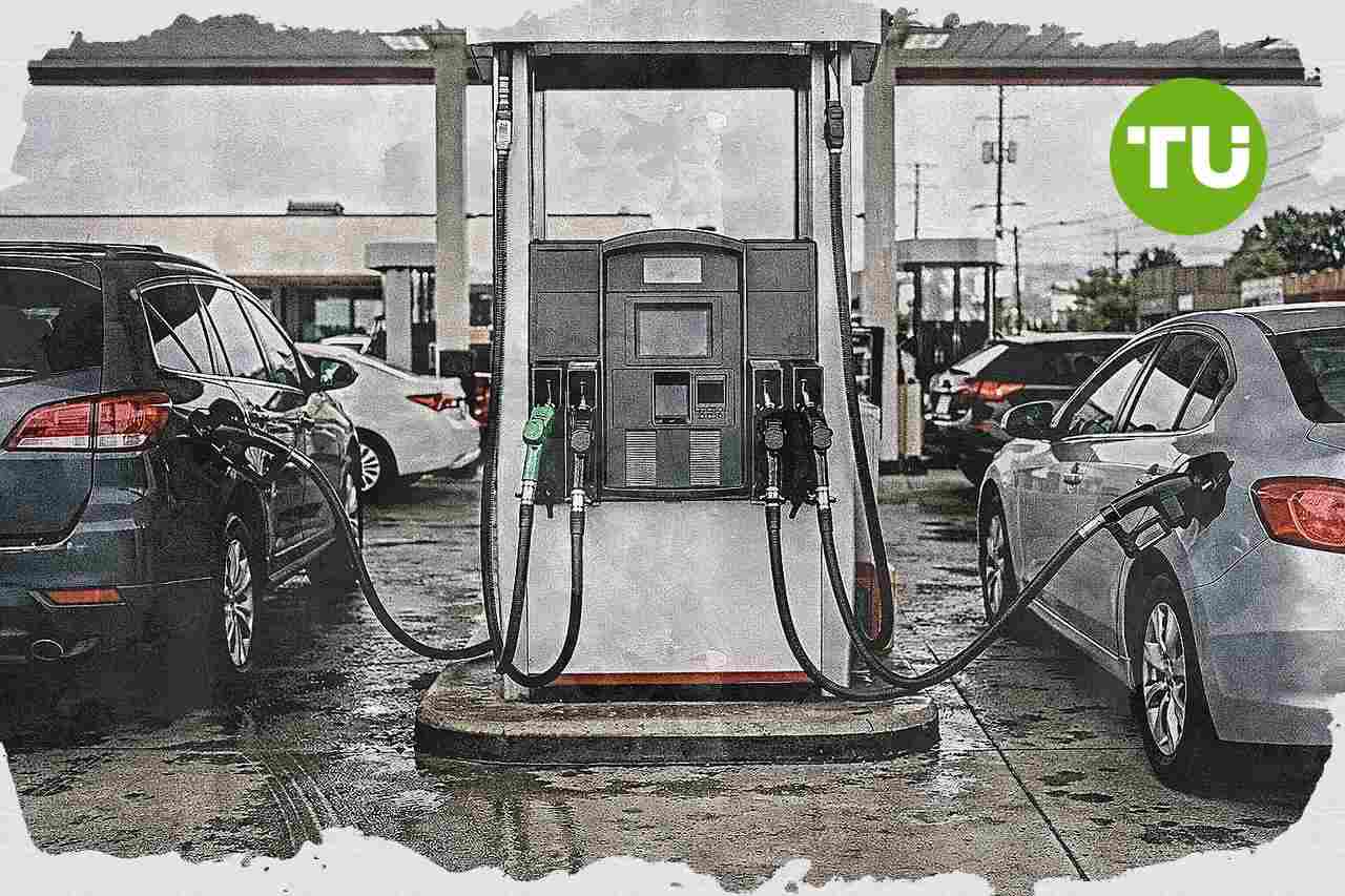 U.S. gasoline prices slip below $4 a gallon as oil eases on Iran deal hopes