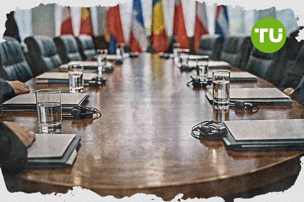 Trump presses Russia to make Ukraine deal at G7 summit in France