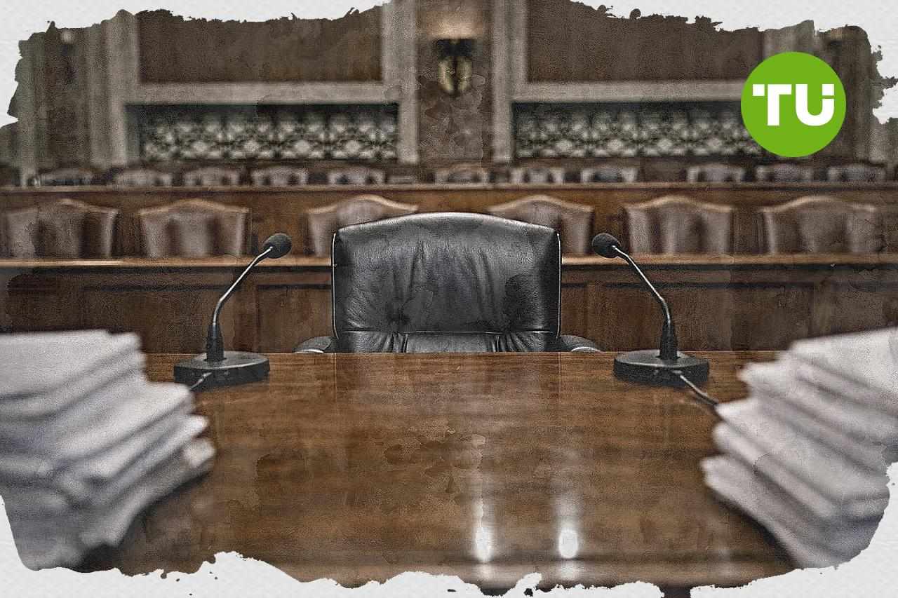 Trump delays Jay Clayton confirmation as intelligence post fight hits FISA renewal