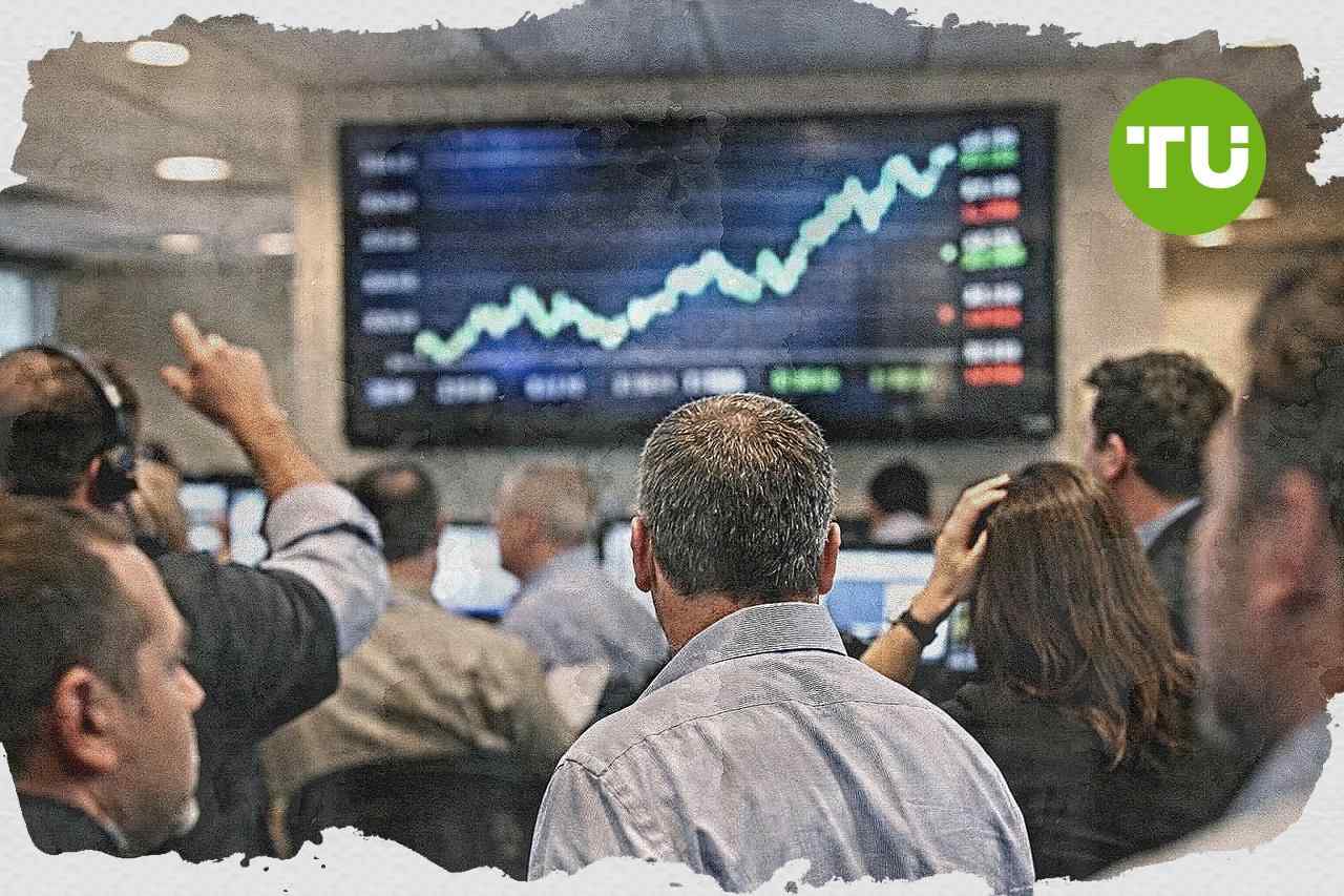 Nasdaq rebound keeps tech index near record highs