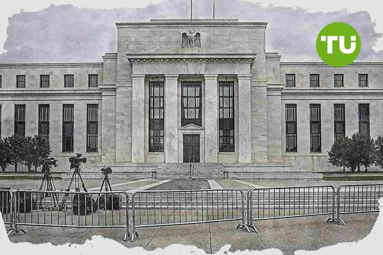 Senate Banking Democrat urges lower rates ahead of FOMC decision