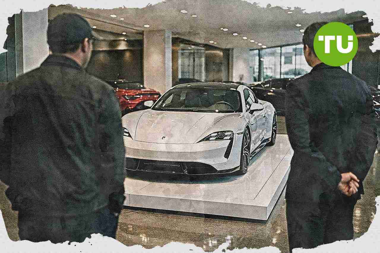 Ferrari punta sui modelli esclusivi per sostenere la domanda di Luce