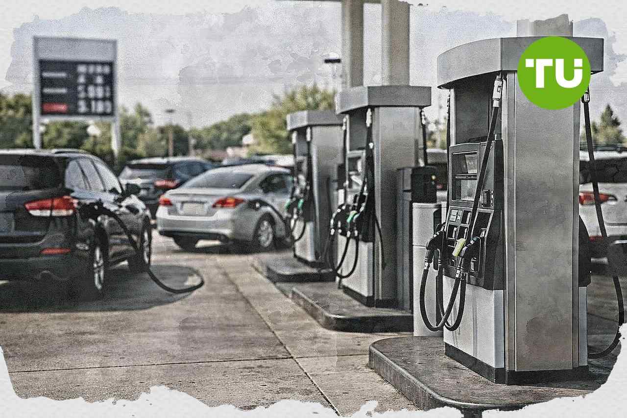 U.S. gasoline prices extend decline as Iran deal eases oil supply fears