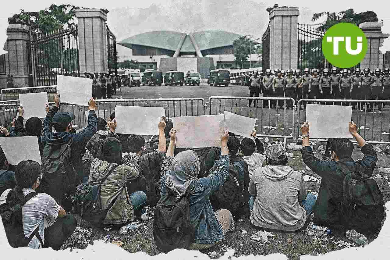 DPR hadapi aksi mahasiswa gabungan di Jakarta saat tuntutan pengawasan pemerintah menguat