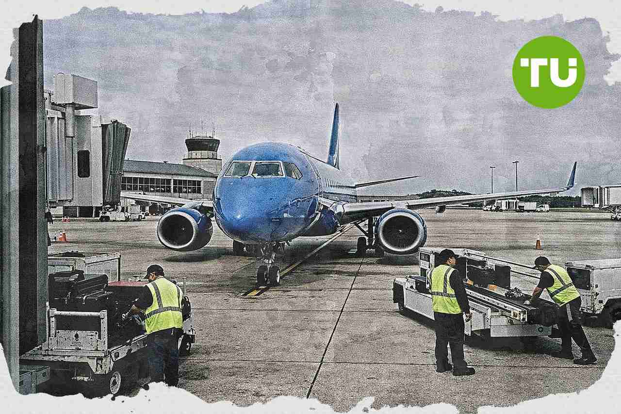 U.S. budget airline model loses ground as premium demand lifts major carriers