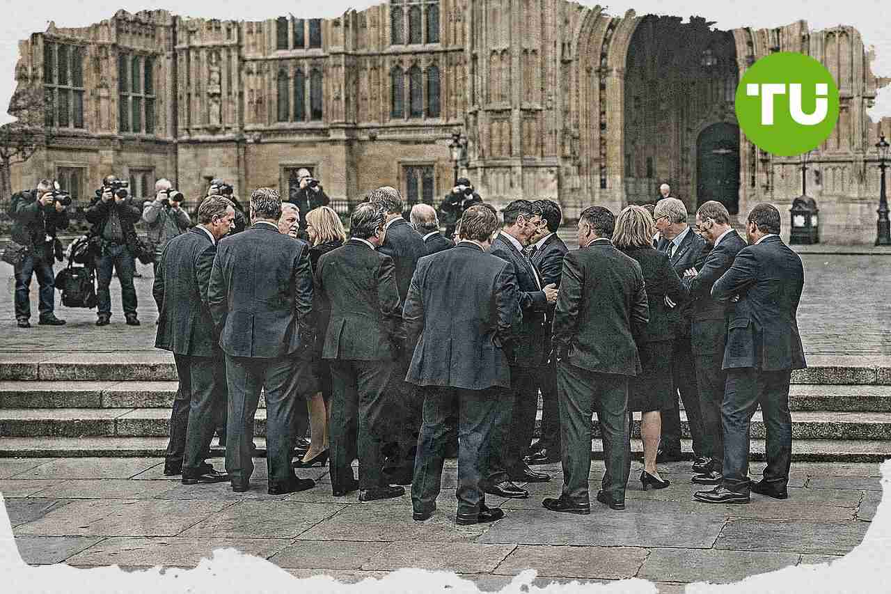UK political risk rises as Starmer faces resignation speculation