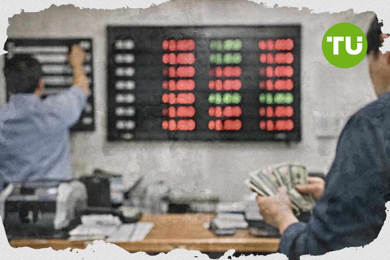 A forint kapaszkodik, miközben a dollár több devizával szemben csúcs közelébe erősödik