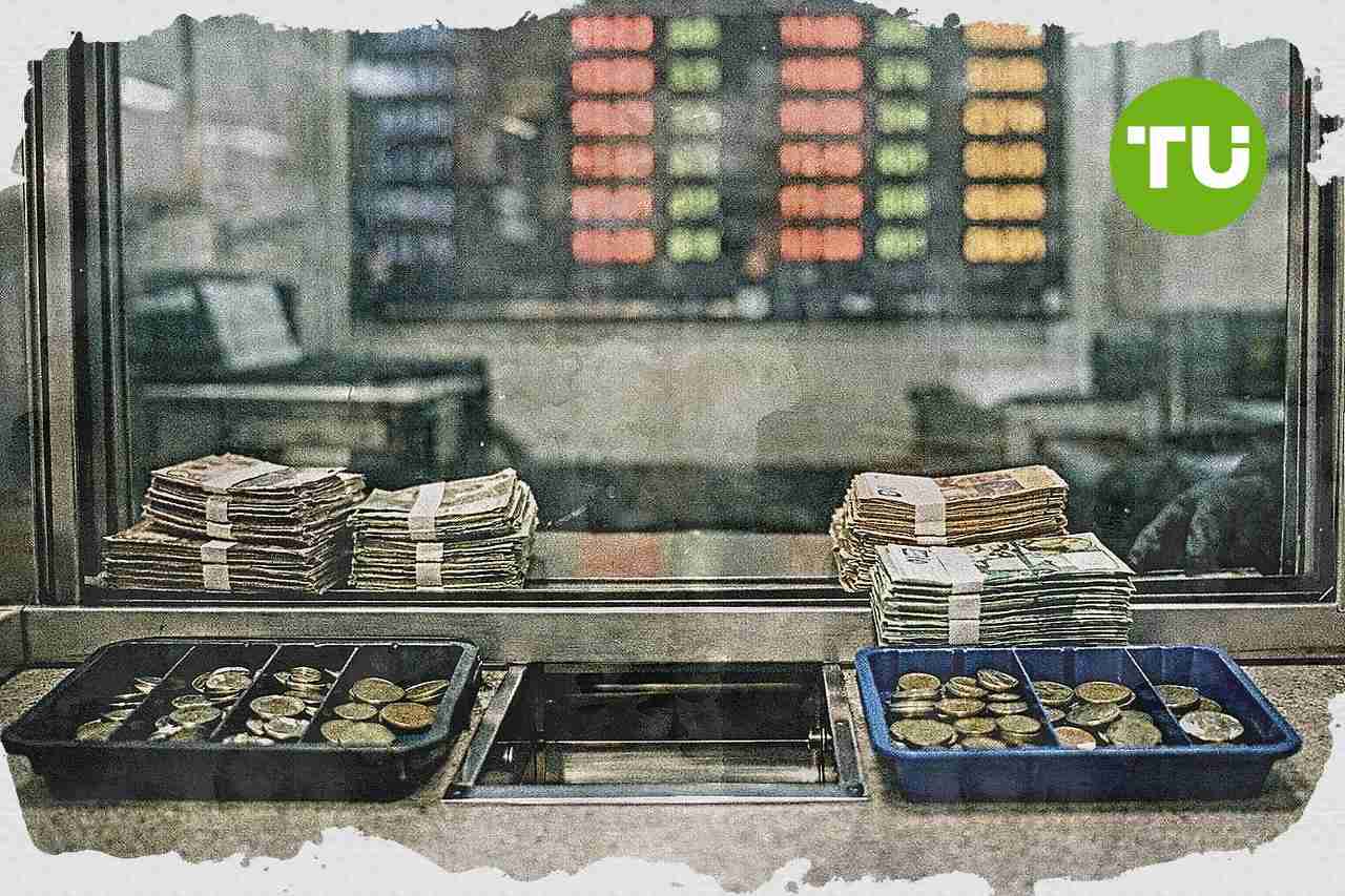 A forint erősödik, ahogy a dollár fordul a napközbeni kereskedésben