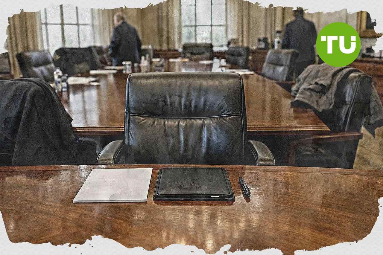 Supreme Court keeps Fed Governor Lisa Cook in post as firing dispute proceeds