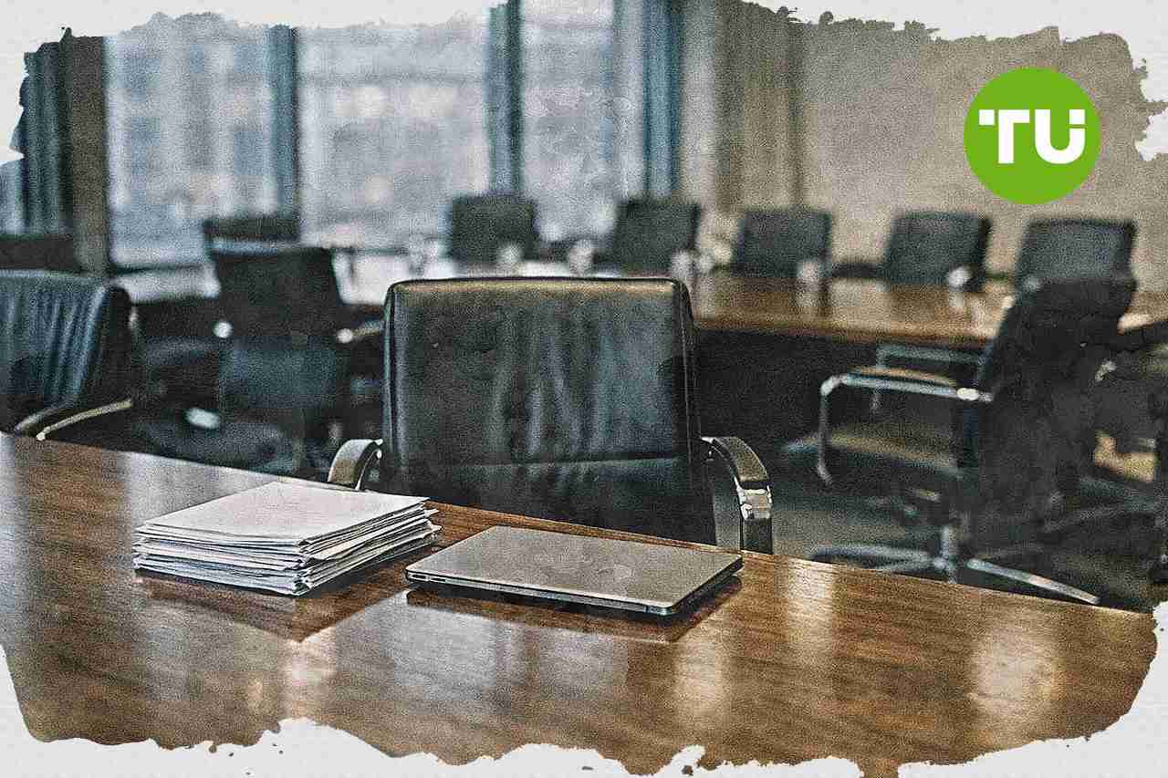 Delfin, tensioni sulla governance mentre Leonardo Maria Del Vecchio diserta l’assemblea