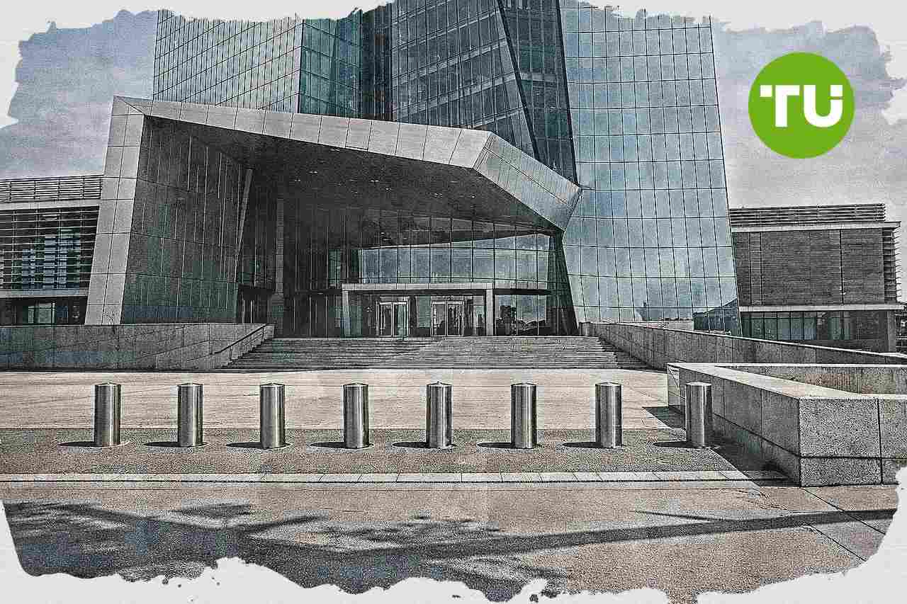 BCE, Lagarde apre a un'uscita anticipata e difende il rialzo dei tassi