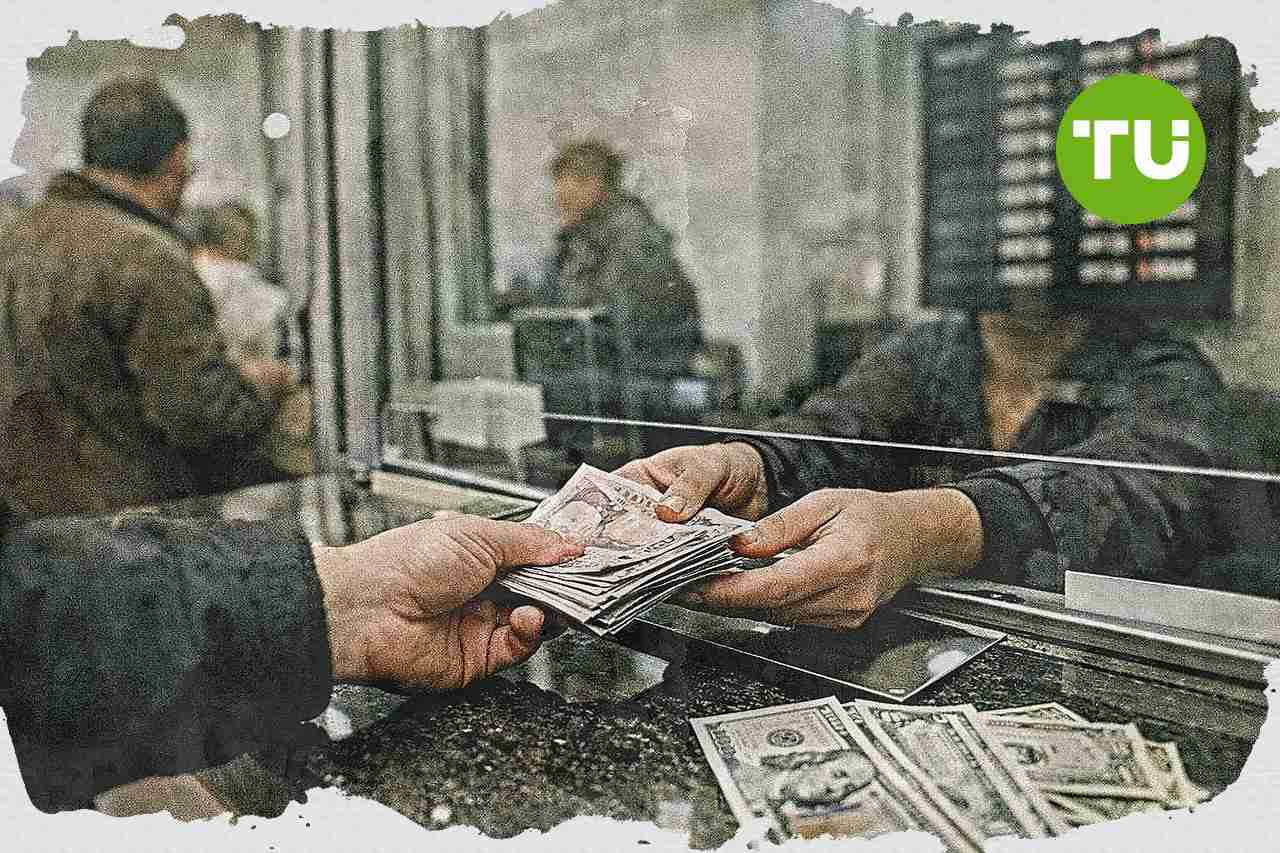 A forint gyengül, a dollár 310 közelébe emelkedik a hétfői kereskedésben