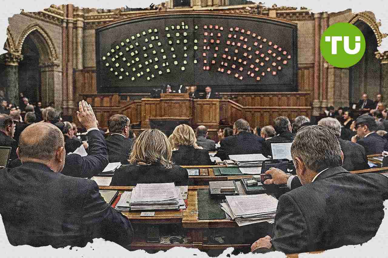 Országgyűlés szavaz pénzügyi és oktatási törvénymódosításokról, napirenden az alaptörvény-vita